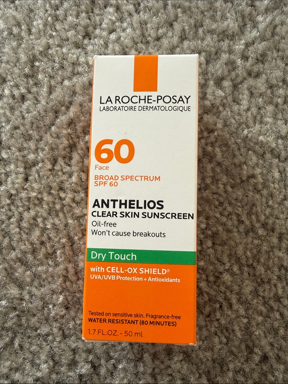 La Roche-Posay Anthelios Clear Skin Sunscreen SPF 60 - Orange/White